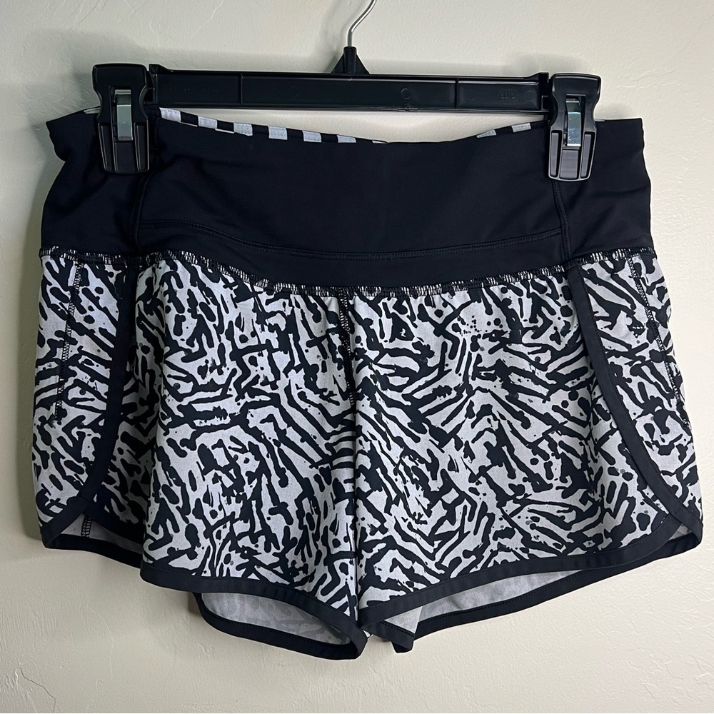 LULULEMON Run Times 4-Way Stretch Short‎ 4" Black & White Size 4